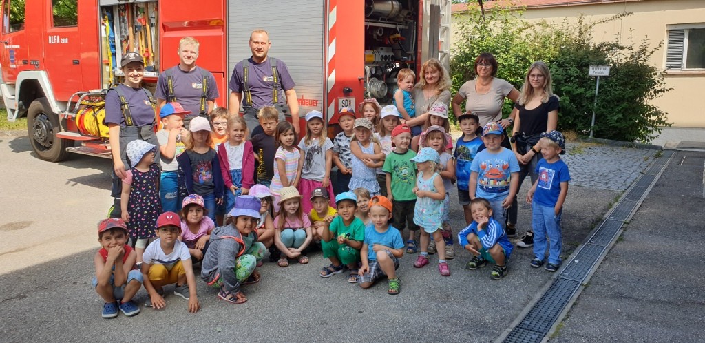 Kindergarten besucht Feuerwehr 